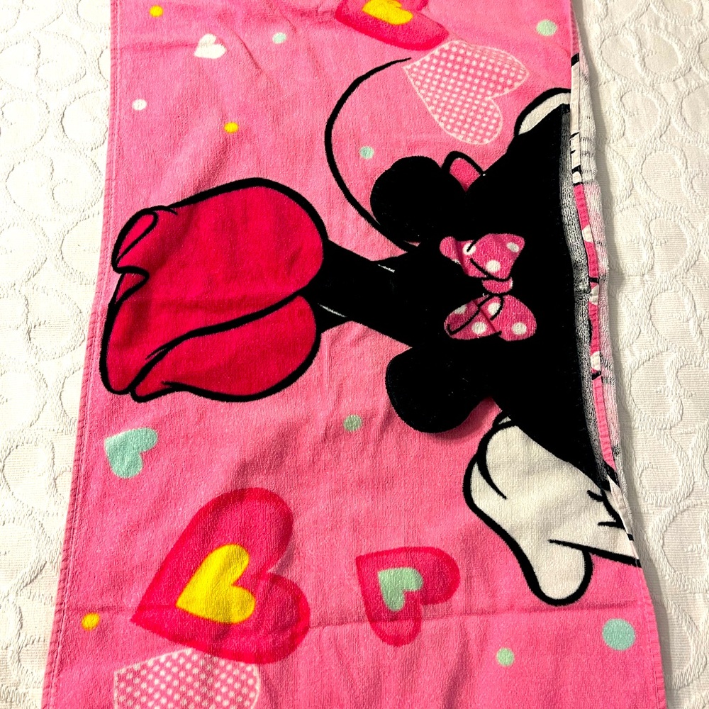 Minnie Mouse-Disney, hooded bath towel. Gd condition. $8